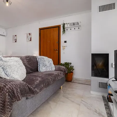 Apartment Penthouse With Jacuzzi In Varkiza *