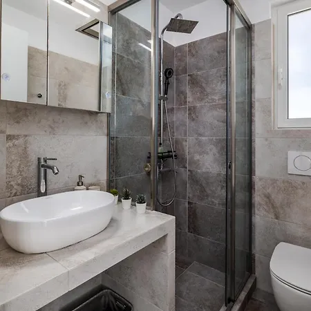 Penthouse With Jacuzzi In Varkiza Apartment